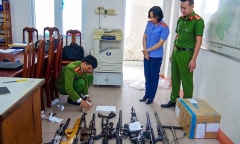 Quảng Nam: Bắt đối tượng chế tạo hàng chục khẩu súng để bán