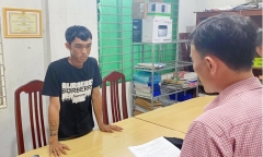 Bắt nam thanh niên lên mạng mua súng rồi cầm ra vườn bắn thử