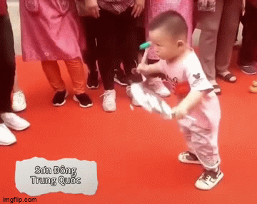 Video: Ngẫu hứng nhảy một đoạn, bé trai khiến dân tình “phát sốt” vì quá đáng yêu
