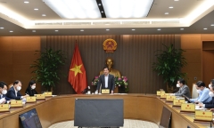 Phó Thủ tướng: Kiểm soát chặt chẽ giá các mặt hàng thiết yếu, chống thẩm lậu xăng dầu qua biên giới
