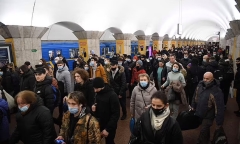 Hình ảnh người dân ùn ùn rời thủ đô Kiev giữa lúc tình hình Ukraine 'căng như dây đàn'