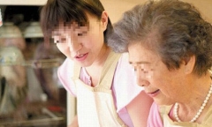 Cả họ nhà chồng bắt tôi xin lỗi mẹ chồng vì đã cắn bà