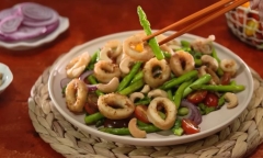 Món ngon mỗi ngày: Công thức làm salad mực măng tây đơn giản tại nhà, ăn là ghiền