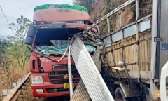 Tin tức tai nạn giao thông mới nhất ngày 24/1: Va chạm giữa xe đầu kéo với xe tải, hai tài xế mắc kẹt trong cabin