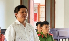 Nghi vợ bị nhìn lén khi tắm, người đàn ông chém anh họ trọng thương