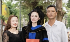 Hoa hậu đẹp tựa “nàng thơ” tốt nghiệp thạc sĩ ở tuổi 25