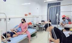 Vụ 13 học sinh nhập viện sau khi uống nước ngọt miễn phí: Động thái 