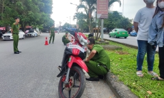 Cháu gây tai nạn giao thông, bà ngoại bị khởi tố