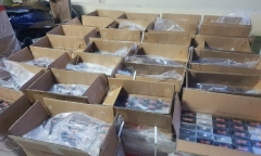 Bắt xe tải vận chuyển 120.000 bao thuốc lá lậu ở TP.HCM