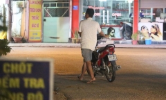 Dắt xe có bị thổi nồng độ cồn hay không theo quy định?