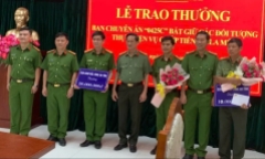 Thưởng nóng 2 tập thể xuất sắc phá chuyên án cướp hơn 2 triệu USD tại tỉnh Tây Ninh