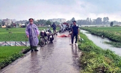 Người phụ nữ ở Hà Nội bị sét đánh tử vong khi đang trên cánh đồng