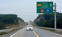 Cục Đường bộ đề xuất điều chỉnh vạch sơn, cho xe chạy vào lề đường cao tốc Cam Lộ - La Sơn