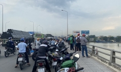 Bỏ lại xe máy, sổ hộ khẩu trên cầu Đồng Nai, người phụ nữ gieo mình xuống sông