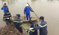 Phát hiện thi thể nam giới có nhiều vết bầm dưới sông
