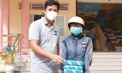 Đạo diễn Jin Sang vẫn làm thiện nguyện giữa “bão sao kê”