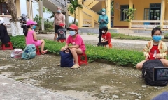 Thừa Thiên Huế: Vừa trở lại trường, 32 học sinh lớp 3 phải cách ly tập trung