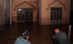 Ô nhiễm rác trên lòng hồ Thủy điện Khe Bố: 