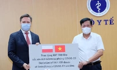 Bộ Y tế tiếp nhận gần 2 triệu liều vaccine AstraZeneca do Hàn Quốc và Ba Lan hỗ trợ