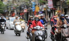 Miền Bắc đón đợt rét đầu tiên, mưa lớn dồn dập ở miền Trung