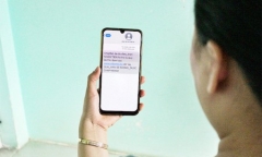 Nhận tin nhắn lừa nhận trợ cấp thất nghiệp, người phụ nữ bị mất 600 triệu đồng