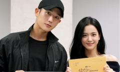 Jisoo (BLACKPINK) khoe vẻ đẹp