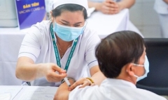 TP. HCM triển khai tiêm mũi 3 vaccine ngừa COVID-19, đối tượng nào sẽ được tiêm? 
