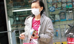 Tin tức sao Hoa ngữ mới nhất ngày 8/1: 'Tình cũ' Lương Triều Vỹ lộ sắc vóc gầy gò, thiếu sức sống 