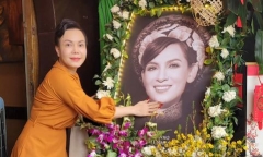Việt Hương đến nhà hàng cố ca sĩ Phi Nhung, tiết lộ câu nói gây xúc động