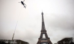 Tháp Eiffel cao thêm 6m sau khi gắn ăng-ten mới