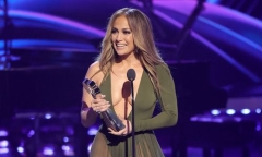 Jennifer Lopez nhận giải 