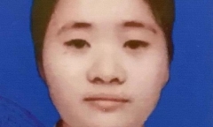 Truy nã cô gái cầm đầu đường dây thi hộ tiếng Anh