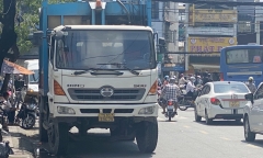 TP. HCM: Xe chở rác mất lái, gây tai nạn liên hoàn ở quận 8