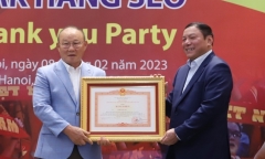 HLV Park Hang-seo nhận bằng khen của thủ tướng