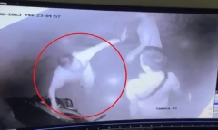 Điều tra vụ người đàn ông bị nhóm người lạ mặt đánh gục trước cửa nhà giữa đêm khuya