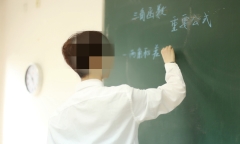 Thầy giáo Trung Quốc được một phen “bẽ mặt” chỉ vì quên làm điều này