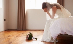 Cô dâu lập tức bỏ chạy khỏi đám cưới khi phát hiện chú rể không thể làm việc này