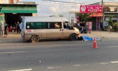 Hiện trường xe khách tông xe máy trên Quốc lộ 20, một người đàn ông tử vong ở Lâm Đồng
