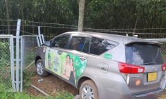 Clip: Hiện trường vụ ô tô 7 chỗ mất lái lao khỏi cao tốc Phan Thiết - Dầu Giây