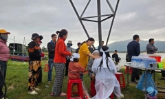 Vụ đôi vợ chồng tử vong khi đi đánh cá: Nhói lòng cảnh 4 con thơ ngơ ngác hỏi 