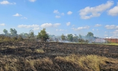 Chồng bàng hoàng phát hiện thi thể vợ trong đám cháy giữa cánh đồng Chồng bàng hoàng phát hiện thi thể vợ trong đám cháy giữa cánh đồng