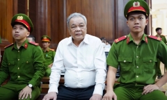 Ông Trần Quí Thanh khóc khi nghe con gái nói lời sau cùng tại toà