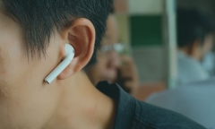 Tác hại khi đeo tai nghe quá nhiều