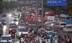 Người dân về quê nghỉ lễ Giỗ Tổ Hùng Vương, các tuyến đường lớn ùn tắc kéo dài 