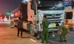Tin tức tai nạn giao thông mới nhất ngày 20/10: Xe máy cuốn vào gầm xe đầu kéo