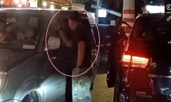 Clip: Phẫn nộ cảnh người đàn ông đánh tài xế ô tô, mặc trên xe có trẻ nhỏ