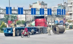 Vụ cuộn thép hàng chục tấn rơi xuống đường: Tài xế và chủ doanh nghiệp bị phạt nặng