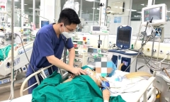 Bé gái 7 tuổi nhập viện trong tình trạng nguy kịch sau tai nạn nhỏ khi vui chơi