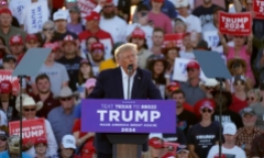 Ông Trump tổ chức vận động tranh cử tổng thống bất chấp nguy cơ bị bắt