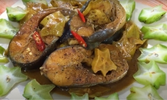 Cá basa kho khế chua cay đậm đà, cực thích hợp với bữa cơm ngày mưa